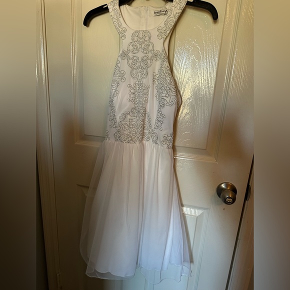 Dresses - Picture 2 of 5